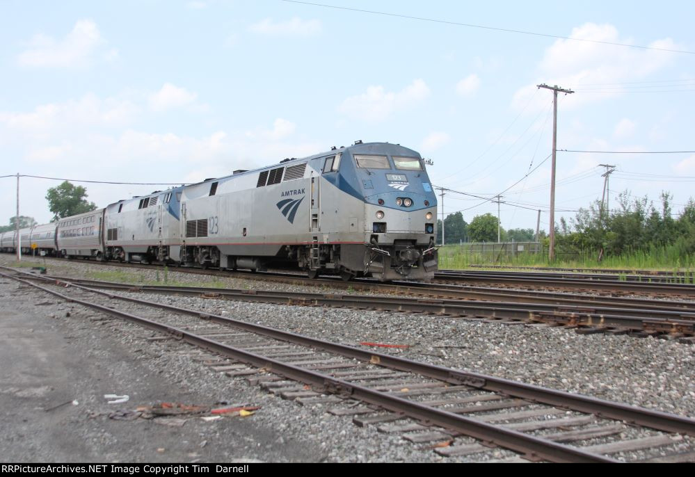 AMTK 123 leading train 48 The Lakeshore Ltd.